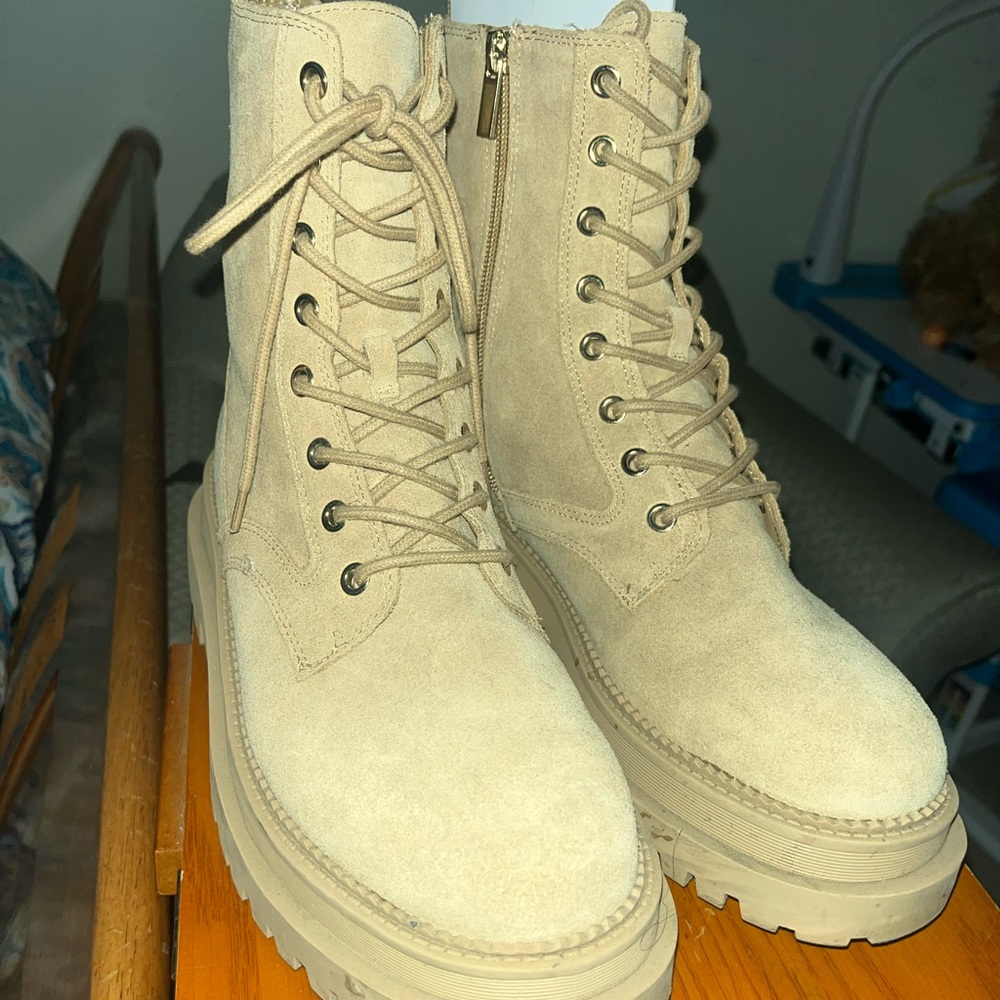WomenStradivariusBoots size8.5$30